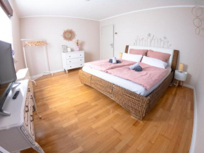 HappyBNB Apartment mit sonniger Terrasse